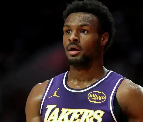 怎么说？布朗尼三月份出战的比赛，湖人7胜0负